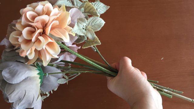 花を花束にする作り方